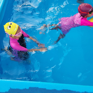 hfc-small-kids-swimming-1